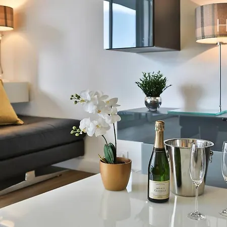 - Le Petillant Apartment *